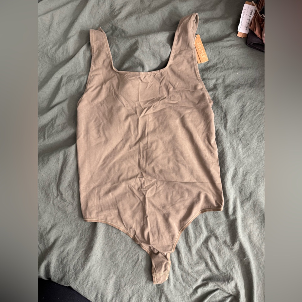 SKIMS SOFT SMOOTHING SEAMLESS THONG BODYSUIT